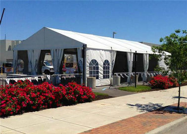 Eenvoudige Witte Brand - vertragersmuur buiten Tent voor Huwelijksceremonie
